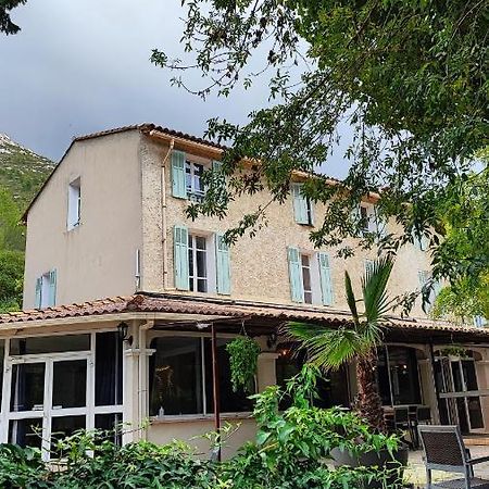 Logis Hotel & Restaurant Du Parc Gemenos Exterior photo